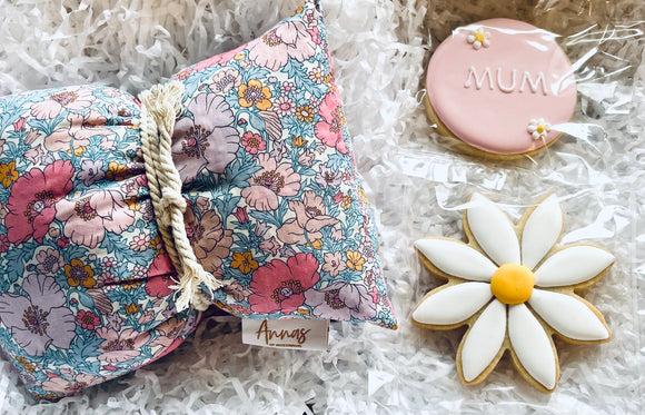 Mum Wheat Bag and Cookie Hamper